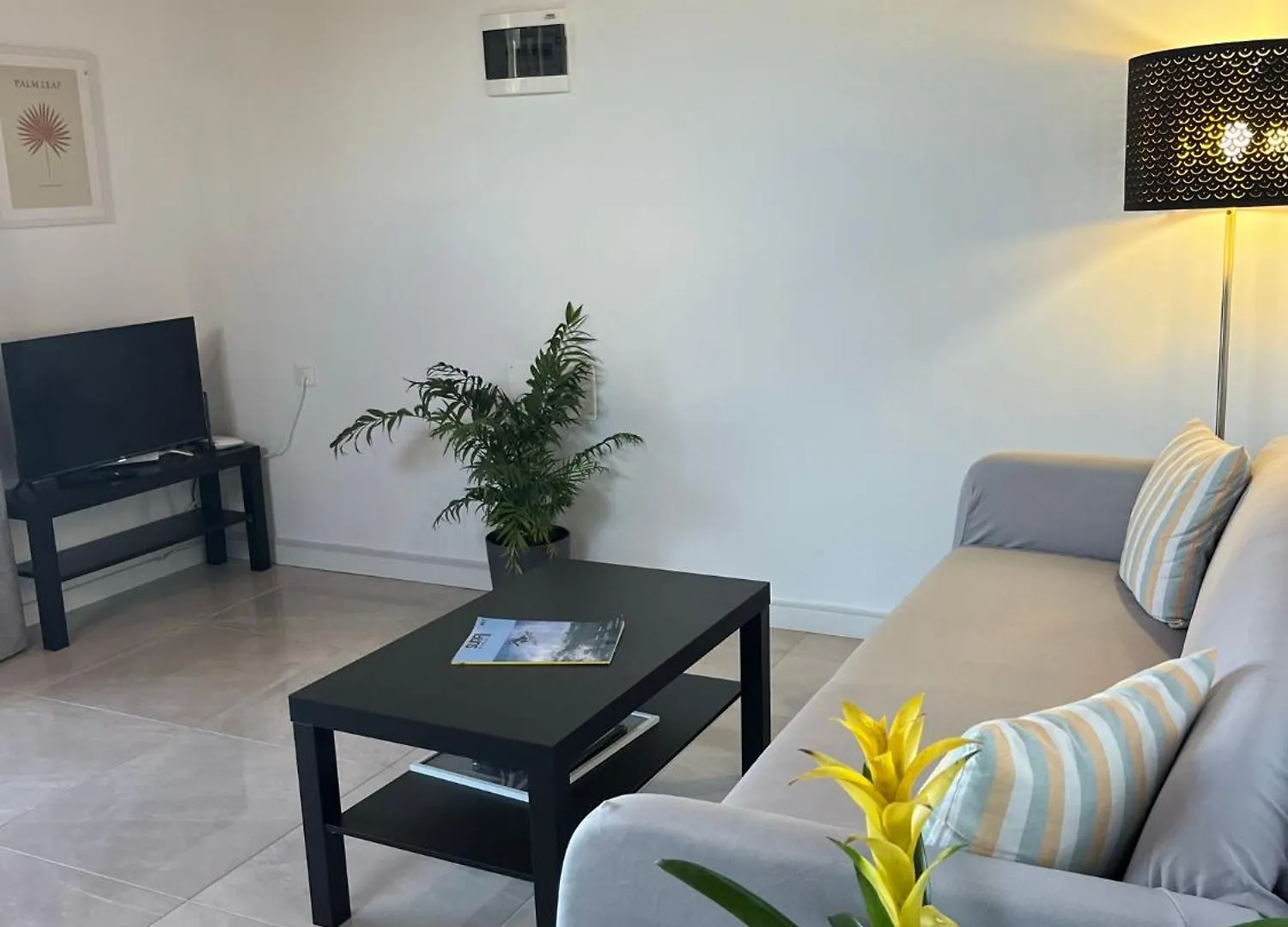 Moderno Apartamento Frente Al Mar En Una De Las Mejores Zonas De La Santa En Lanzarote 0*,  Spain
