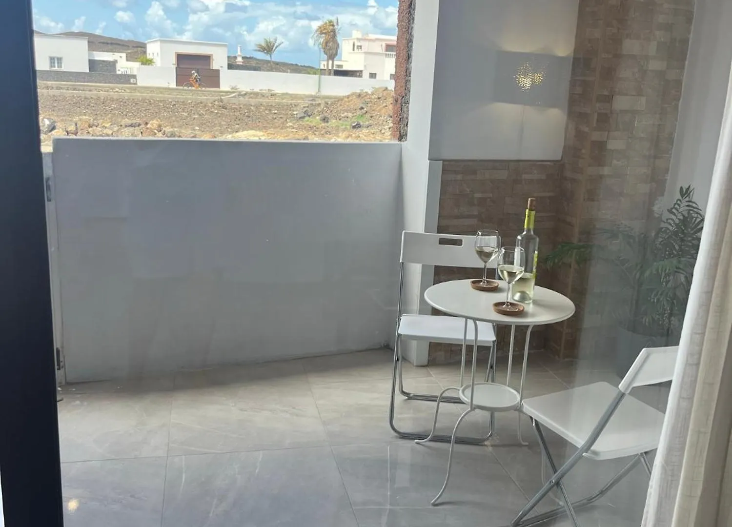 Moderno Apartamento Frente Al Mar En Una De Las Mejores Zonas De La Santa En Lanzarote Apartment