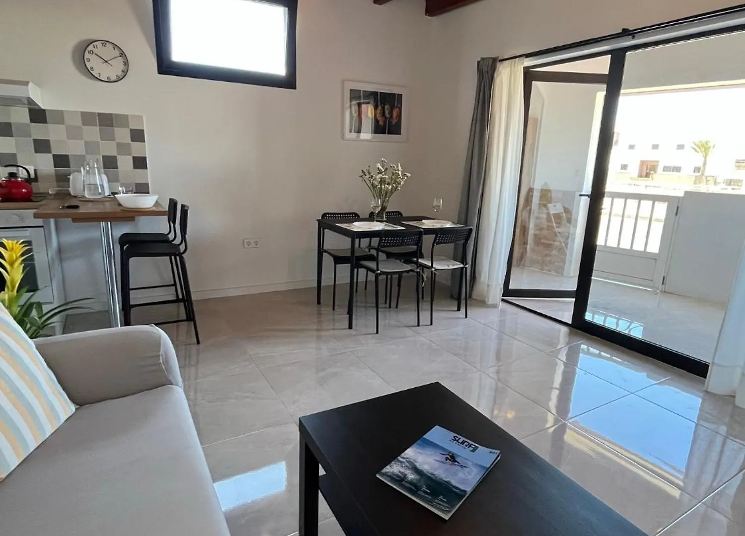 Moderno Apartamento Frente Al Mar En Una De Las Mejores Zonas De La Santa En Lanzarote